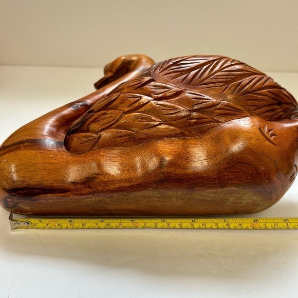 Hand carved wooden swan/ ornate/ Vintage/ acacia wood - Picture 9 of 11
